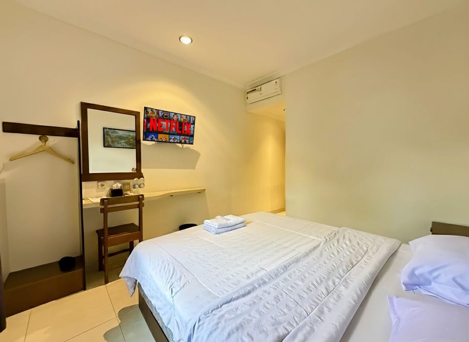 Superior Double Room | Desk, WiFi (free), bed sheets