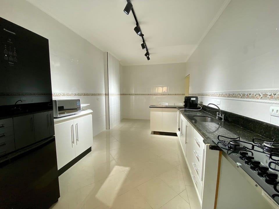 Basic Apartment | Private kitchen | Fridge, microwave, cookware/dishes/utensils