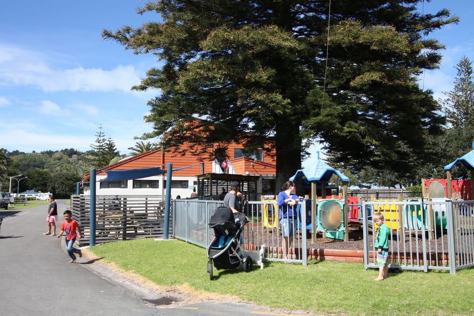 Waikanae Beach TOP 10 Holiday Park Campground/ 
RV Resort in Gisborne