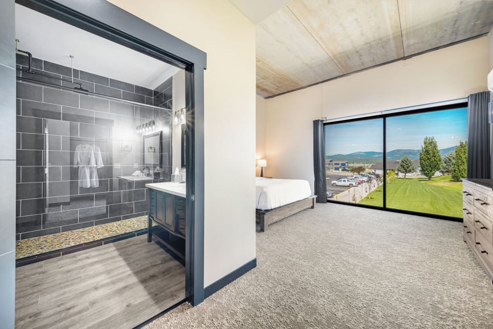 Presidential Suite | Individually decorated, individually furnished, free WiFi, bed sheets