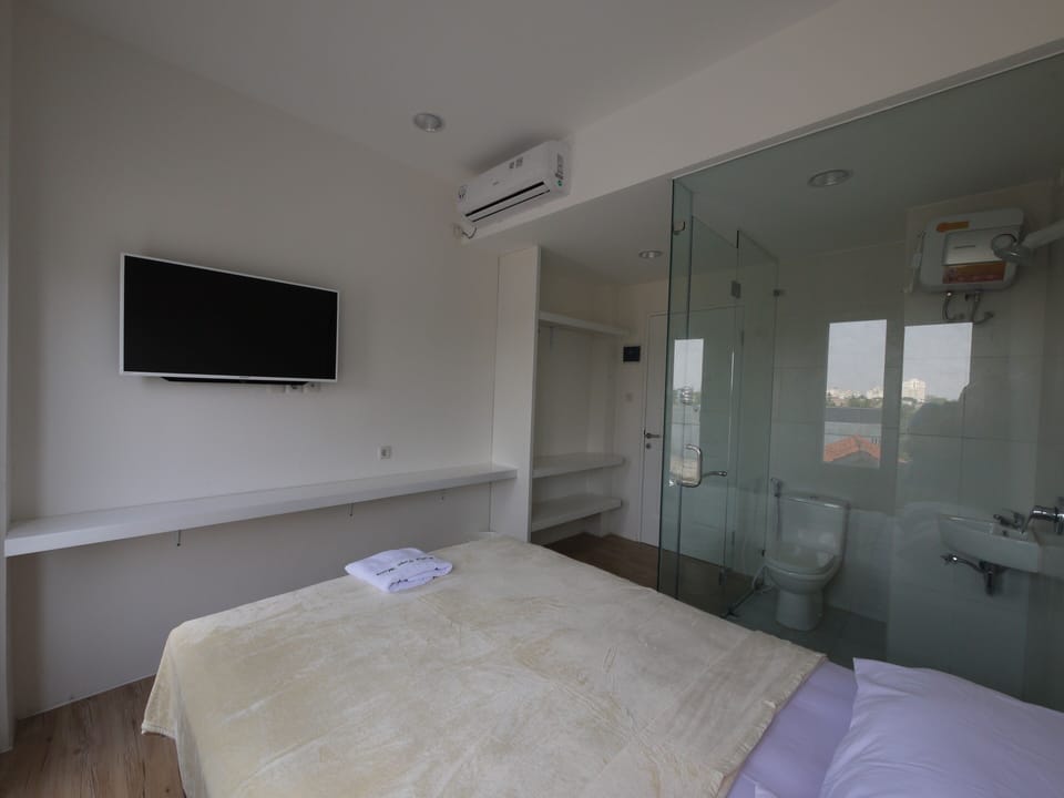 Basic Double Room | Desk, laptop workspace, free WiFi, bed sheets