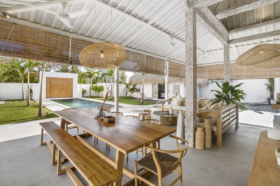 Deluxe Villa, Private Pool, Pool View | Dining room