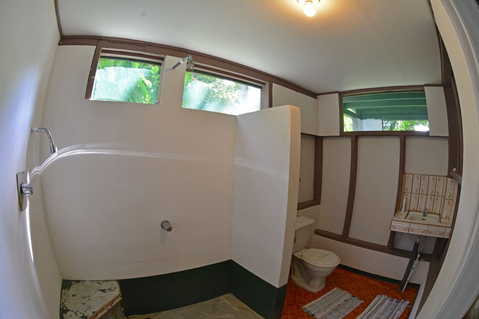 Shower, free toiletries, bathrobes, towels