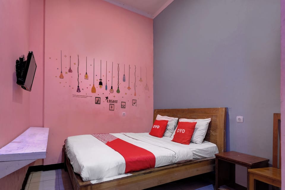 Deluxe Double Room | Laptop workspace, free WiFi, bed sheets