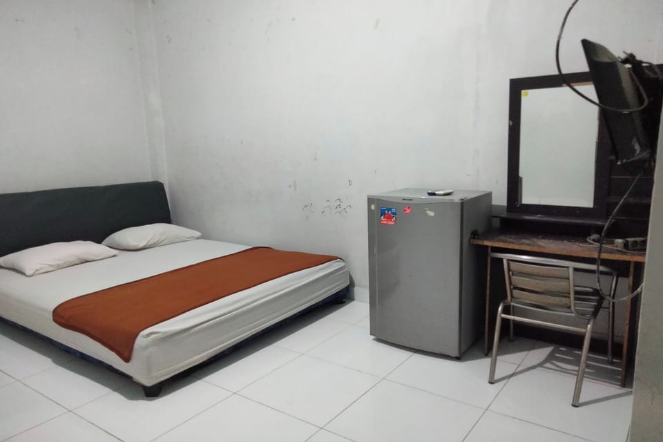 Economy Double Room | Laptop workspace, WiFi (free), bed sheets