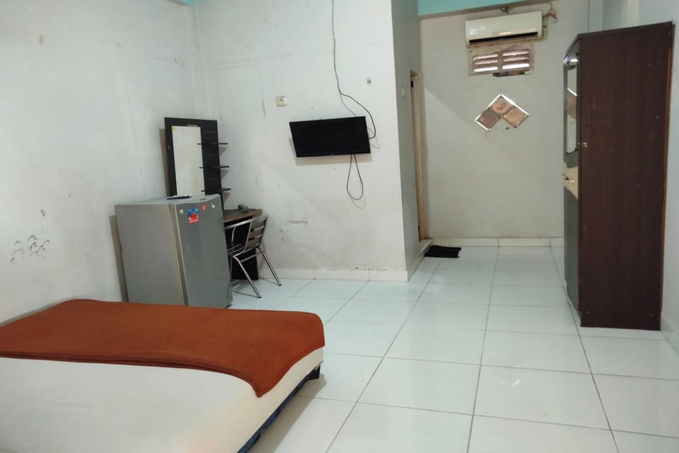 Economy Double Room | Laptop workspace, WiFi (free), bed sheets