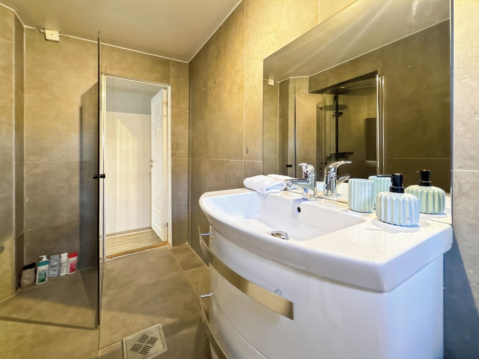 Central BnB Apartment Nr6 Stavanger 4 Bedrooms House in Stavanger