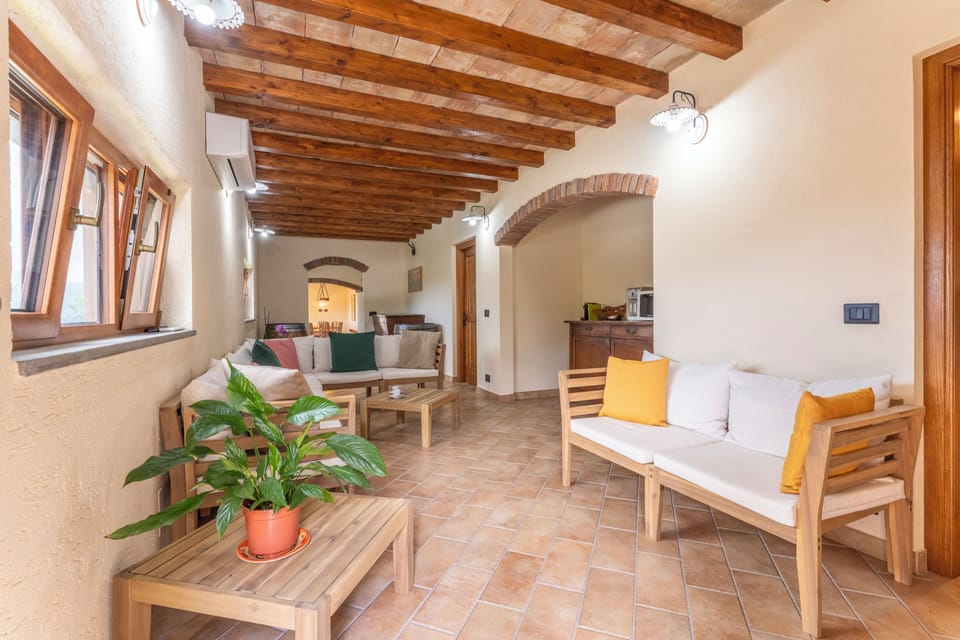 House | Living area | 32-inch flat-screen TV with cable channels, fireplace