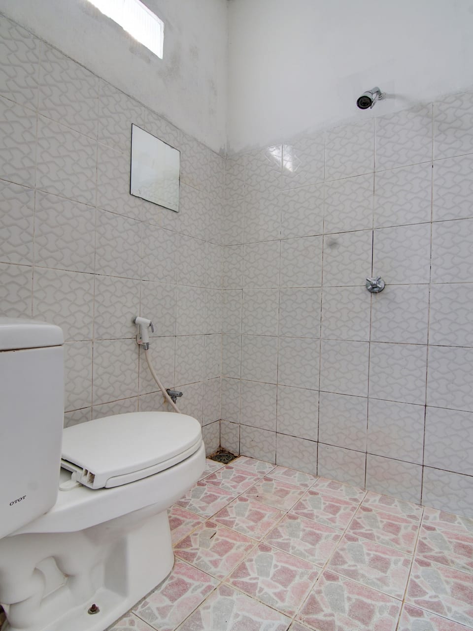 Standard Double Room | Bathroom | Shower, towels