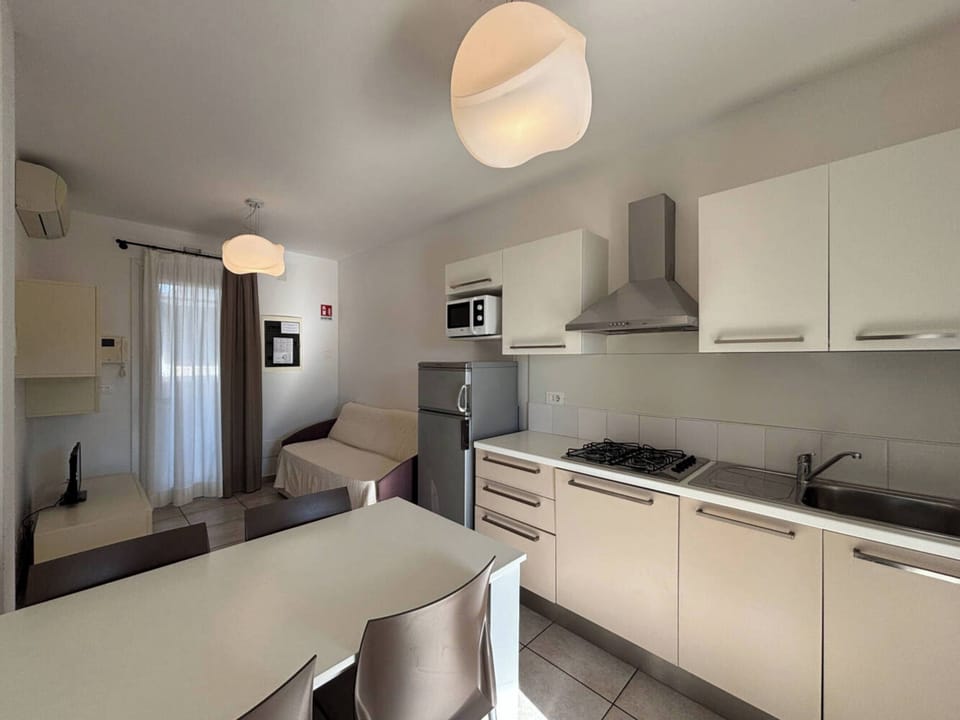 Apartment, 3 Bedrooms, Balcony | Interior