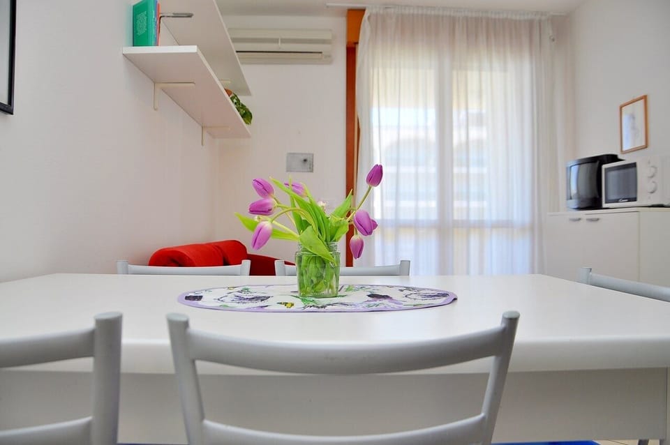 Apartment, 1 Bedroom, Balcony, Ocean View | Living room