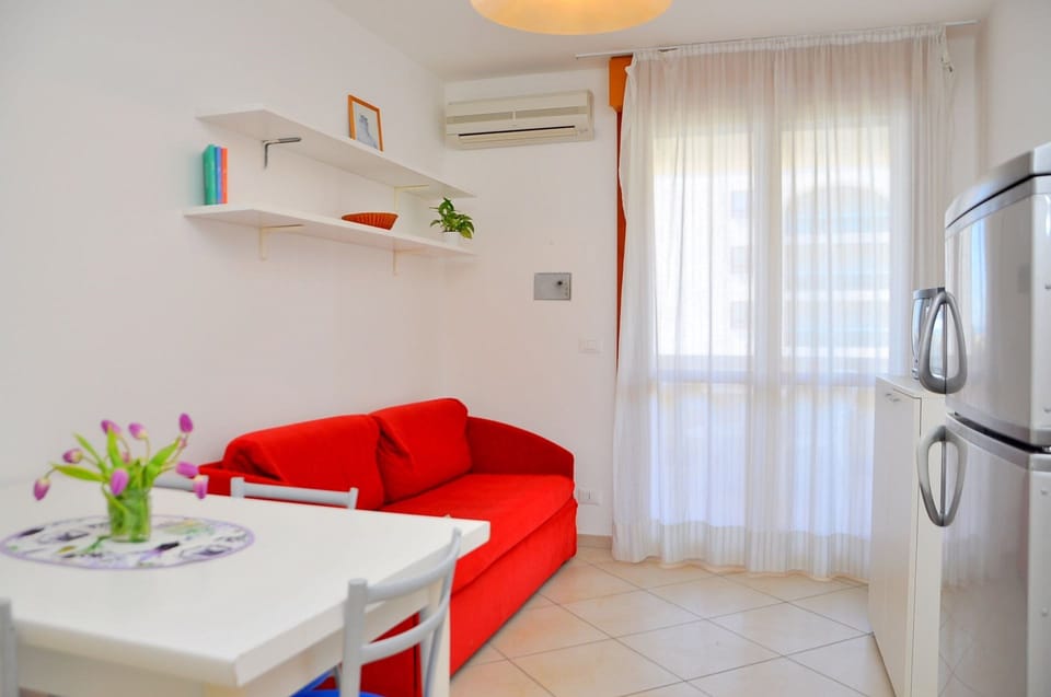 Apartment, 1 Bedroom, Balcony, Ocean View | Living room