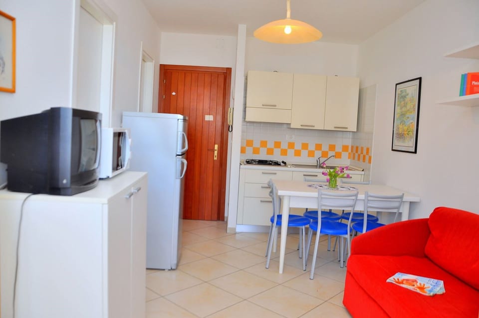 Apartment, 1 Bedroom, Balcony, Ocean View | Living room