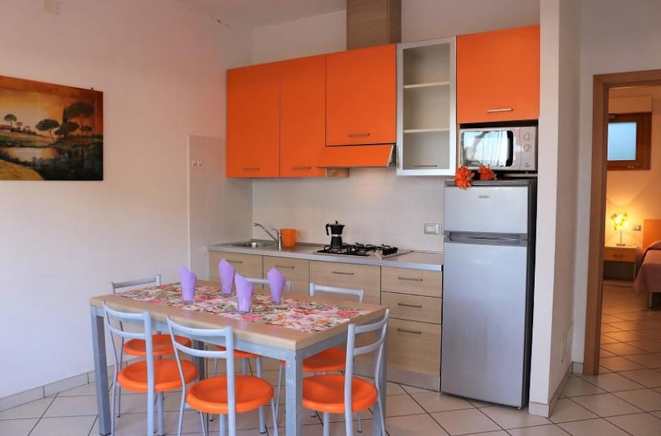 Apartment, 1 Bedroom, Balcony | Dining room