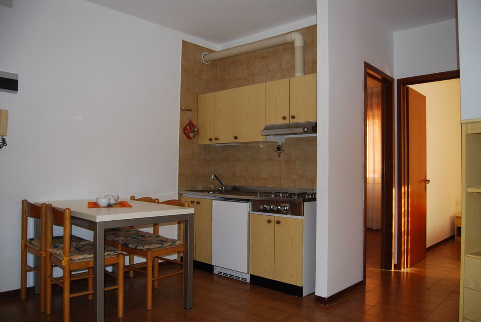 Apartment, 2 Bedrooms, Balcony, City View | Interior