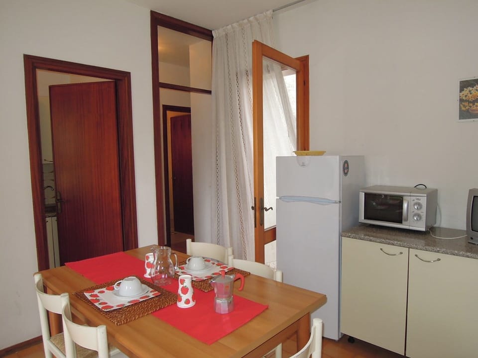 Apartment, 2 Bedrooms, Balcony, Garden View | Interior