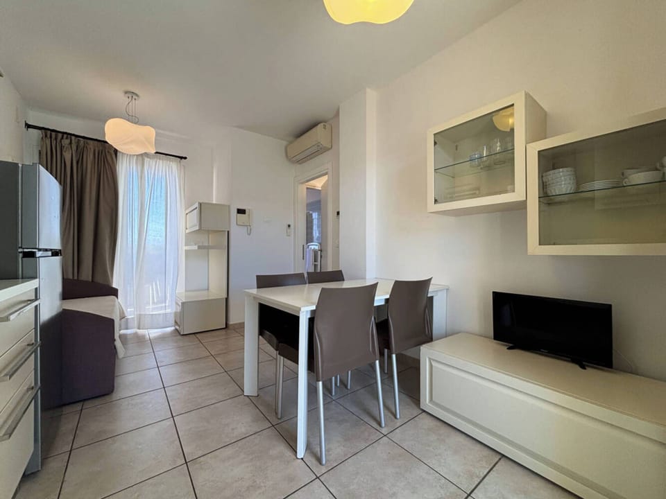 Apartment, 3 Bedrooms, Balcony | Living room