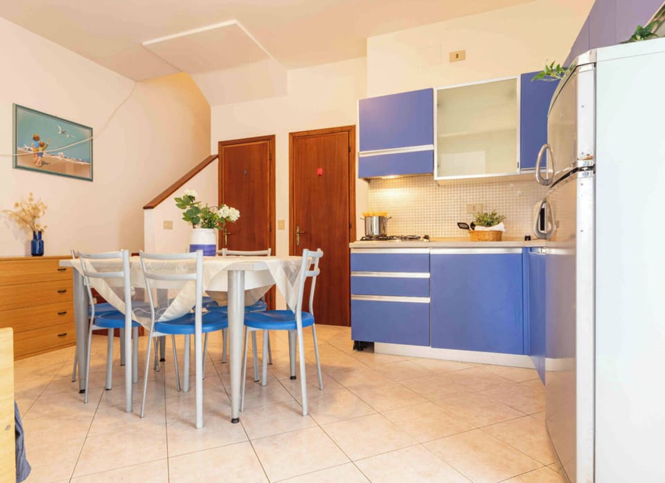 Apartment, 2 Bedrooms, Balcony, Garden View | Dining room