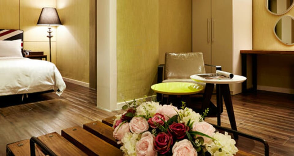 Suite Twin | Living area | Flat-screen TV