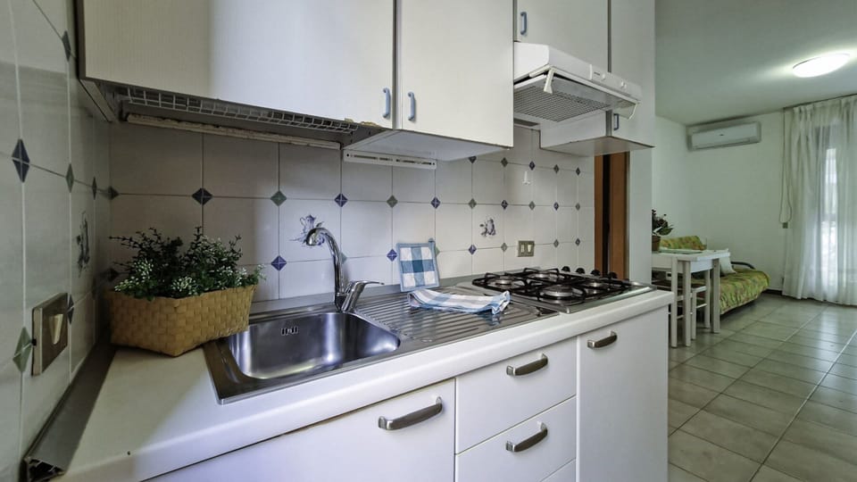 Apartment, 2 Bedrooms, Patio, Garden View | Interior