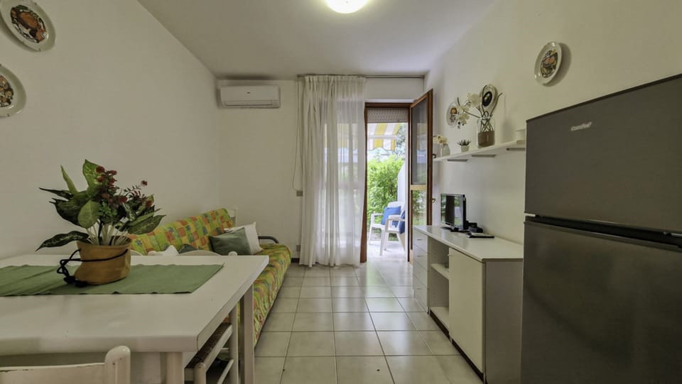 Apartment, 2 Bedrooms, Patio, Garden View | Living room