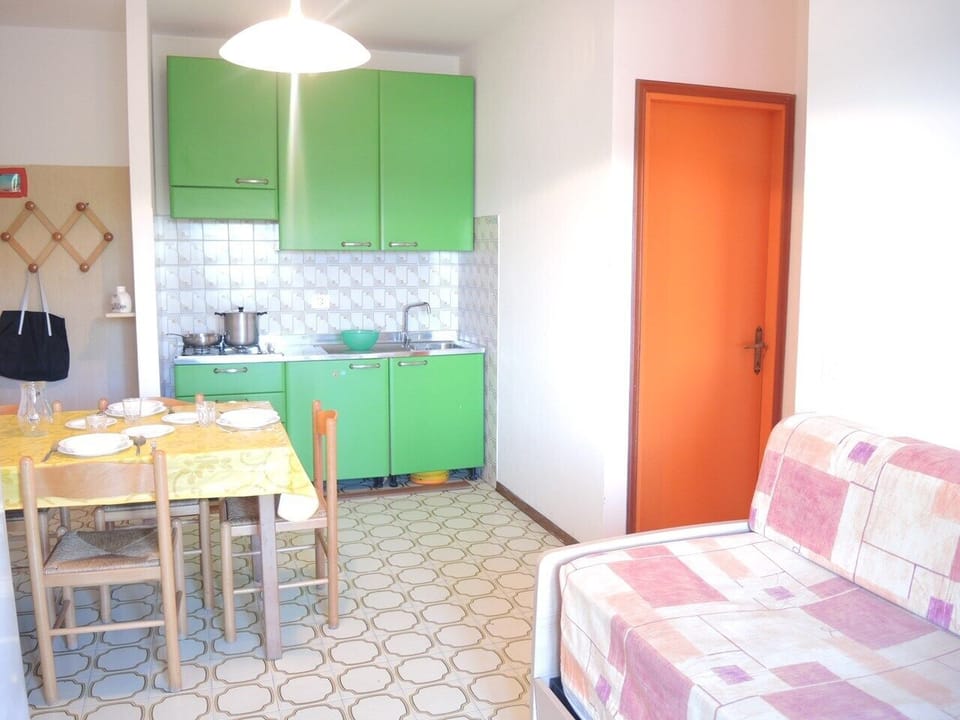 Apartment, 2 Bedrooms, Balcony, City View | Interior