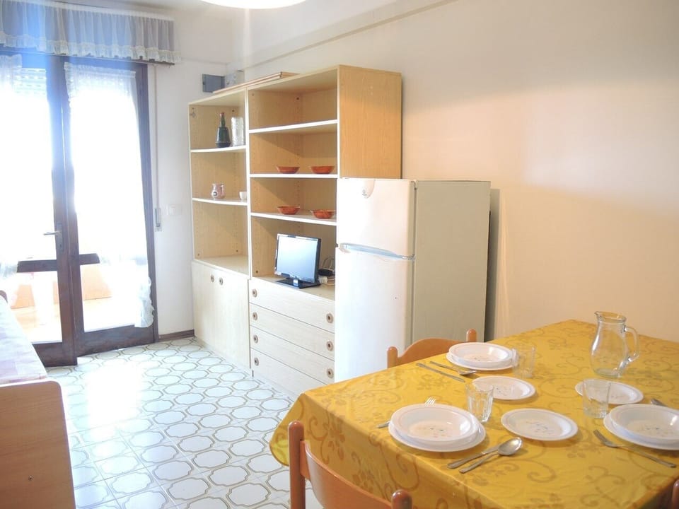 Apartment, 2 Bedrooms, Balcony, City View | Dining