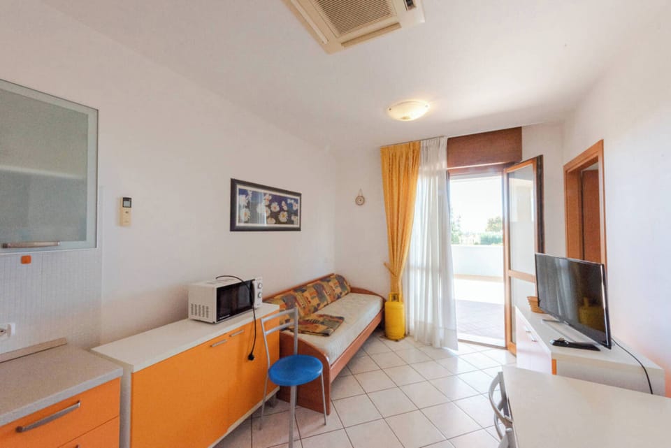 Apartment, 2 Bedrooms, Balcony, Ocean View | Living room