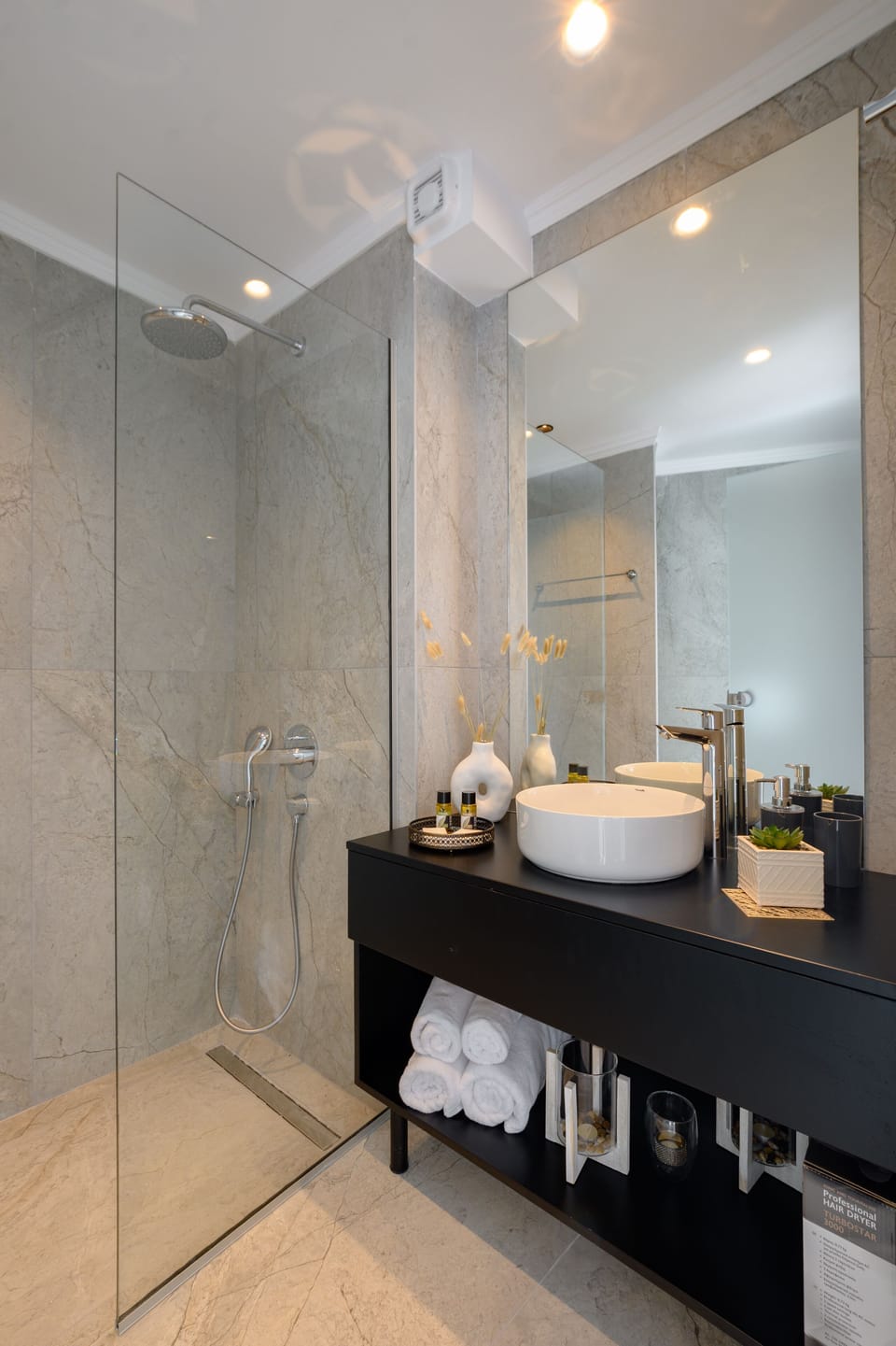 Rainfall showerhead, hair dryer, towels, soap