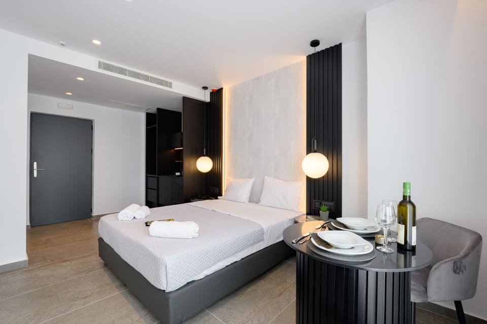 Egyptian cotton sheets, premium bedding, in-room safe, desk
