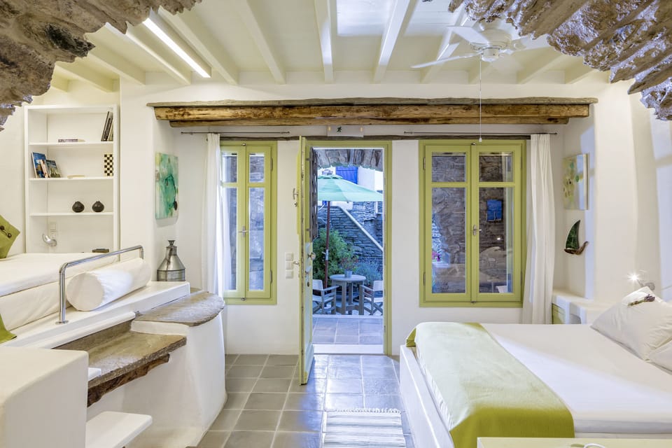 Traditional Studio (Grape Press) | Premium bedding, pillowtop beds, minibar, in-room safe
