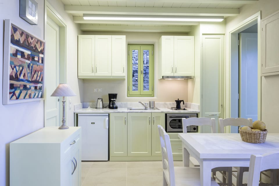 Family House, 3 Bedrooms (Stone of Ages) | In-room dining