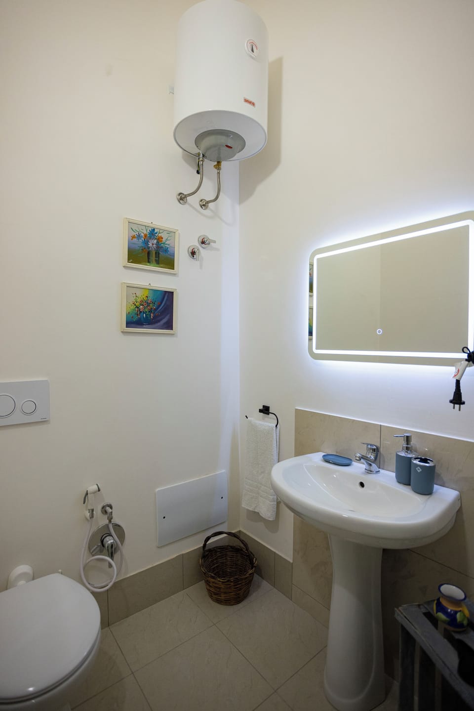 Assabinidica - Junior Suite | Bathroom | Free toiletries, hair dryer, bathrobes