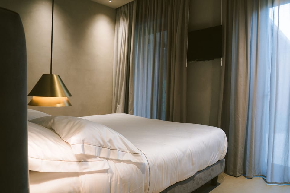 Junior Suite | Premium bedding, down comforters, desk, soundproofing