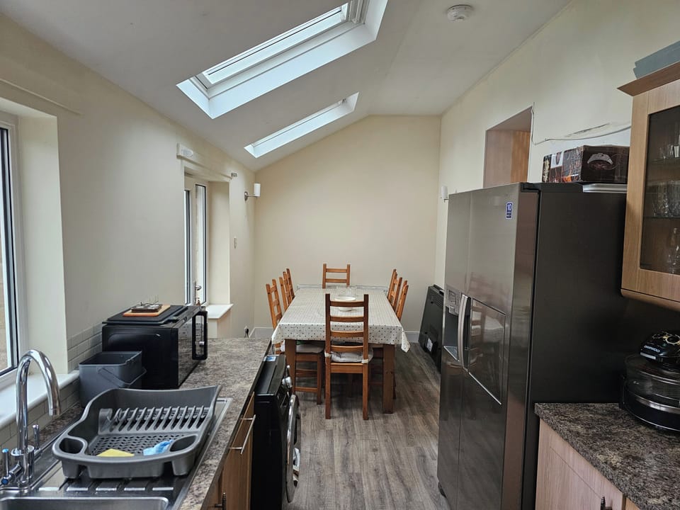 House | Private kitchen | Fridge, microwave, oven, stovetop