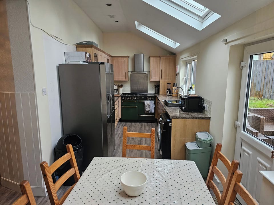 House | Private kitchen | Fridge, microwave, oven, stovetop