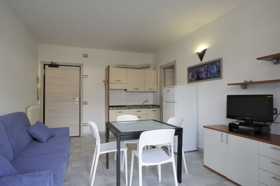 Full-size fridge, stovetop, espresso maker, coffee/tea maker