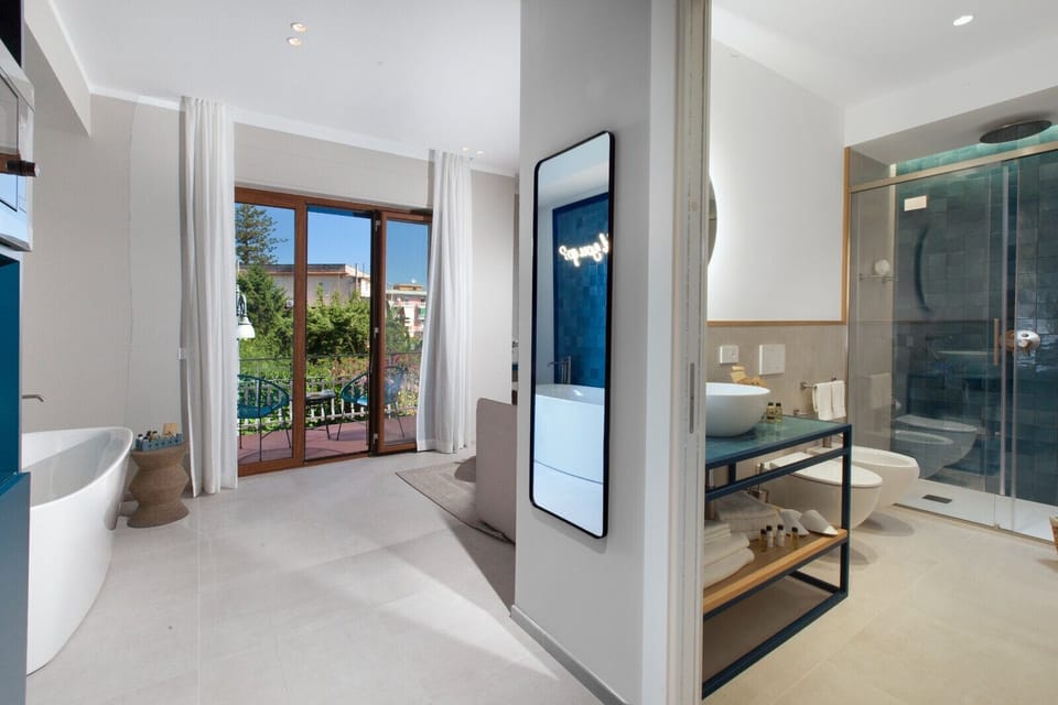 4 bedrooms, premium bedding, memory foam beds, free minibar