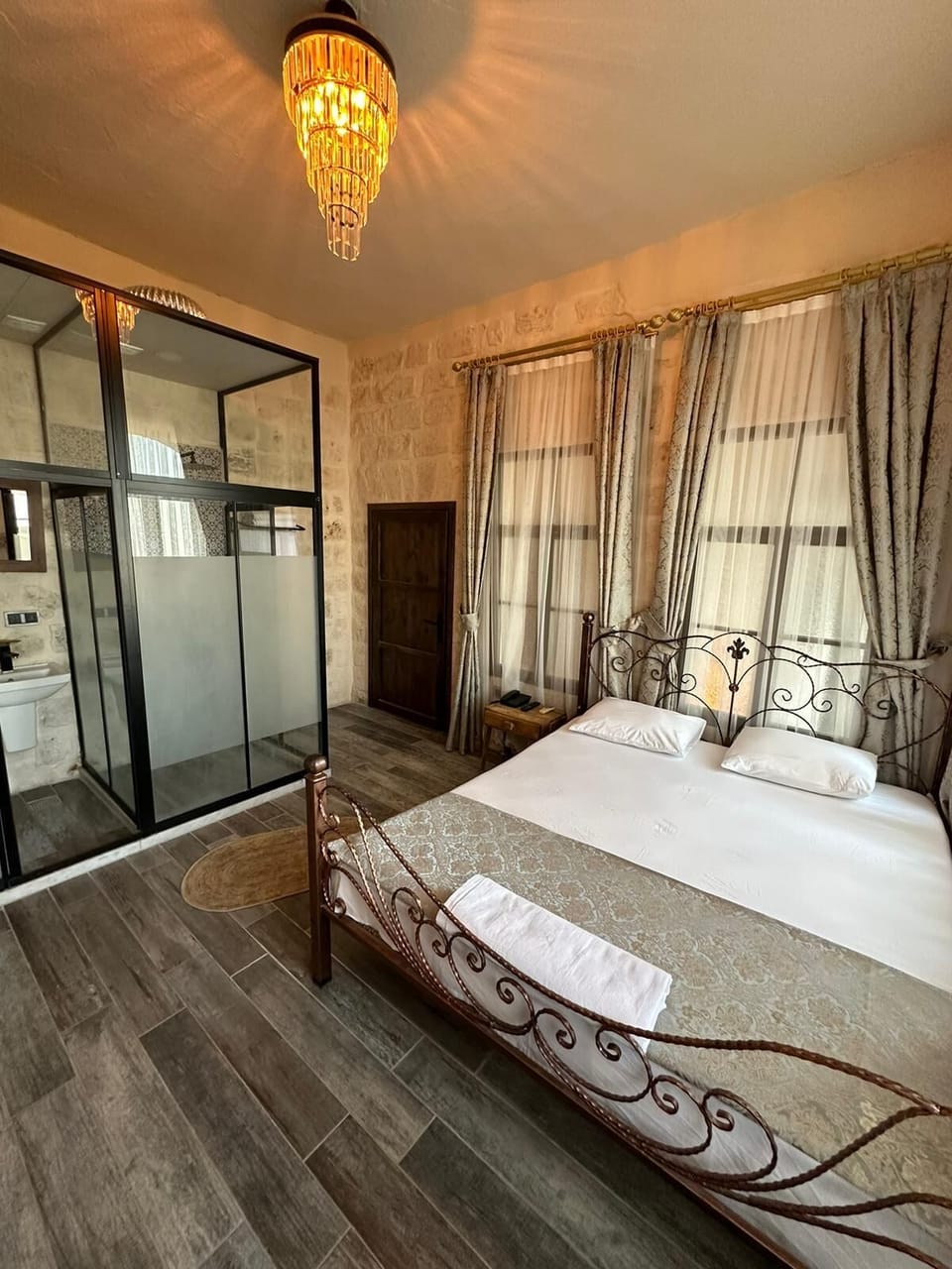 Deluxe Suite | Free WiFi, bed sheets