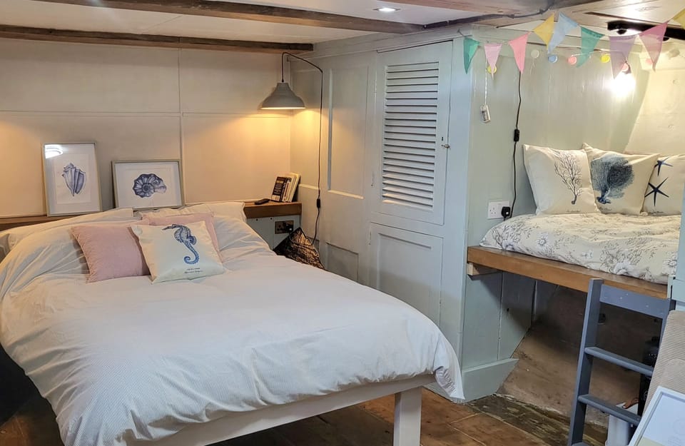 Traditional Apartment, Ensuite, Marina View | Free WiFi, bed sheets
