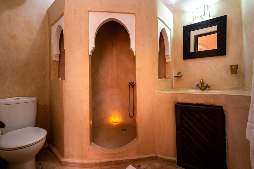 Luxury Room | Bathroom | Shower, free toiletries, hair dryer, bathrobes