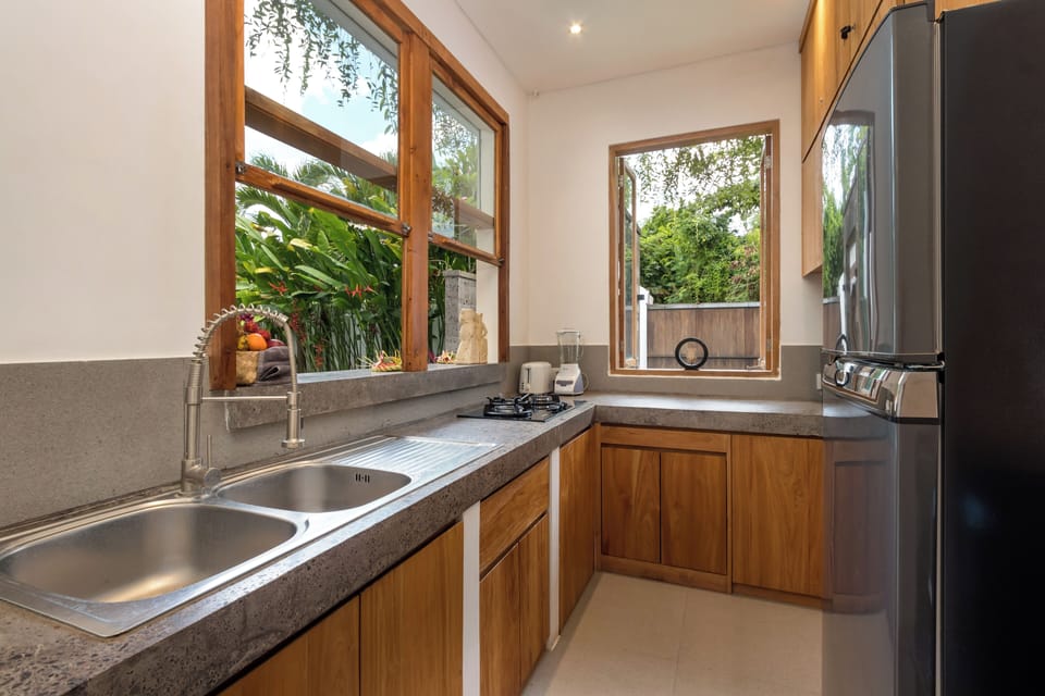 Villa | Private kitchen | Fridge, microwave, toaster, cookware/dishes/utensils