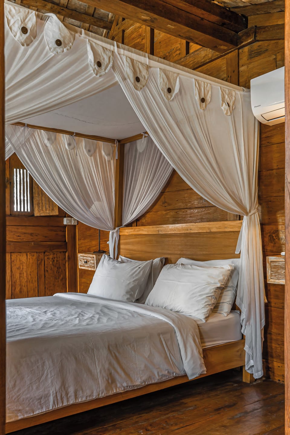 Luxury Villa | 4 bedrooms, in-room safe, desk, iron/ironing board