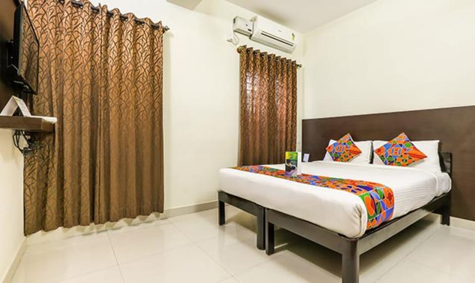 Egyptian cotton sheets, premium bedding, in-room safe, free WiFi