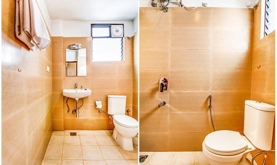 Deluxe Room | Bathroom | Shower, rainfall showerhead, free toiletries, towels