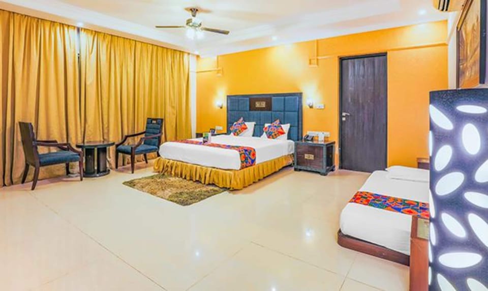 Luxury Suite | Egyptian cotton sheets, premium bedding, in-room safe, free WiFi