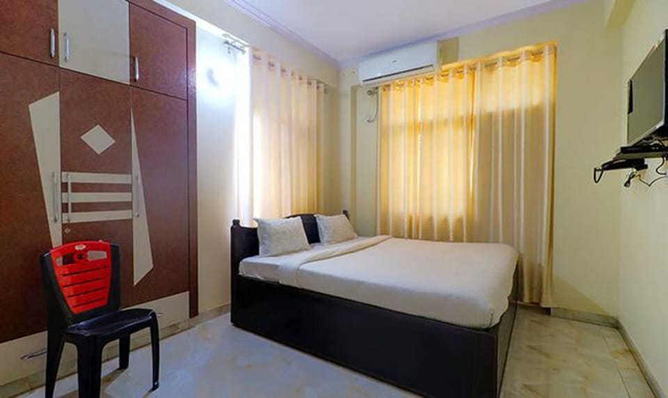 Deluxe Room | Egyptian cotton sheets, premium bedding, in-room safe, WiFi (free)