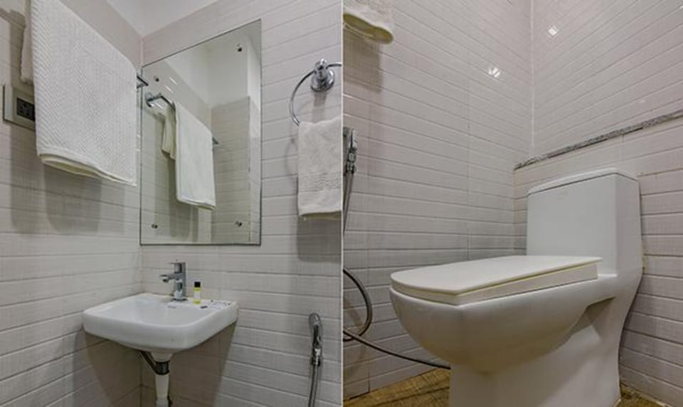 Shower, rainfall showerhead, free toiletries, towels