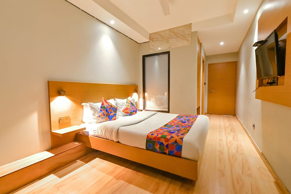 Egyptian cotton sheets, premium bedding, in-room safe, free WiFi