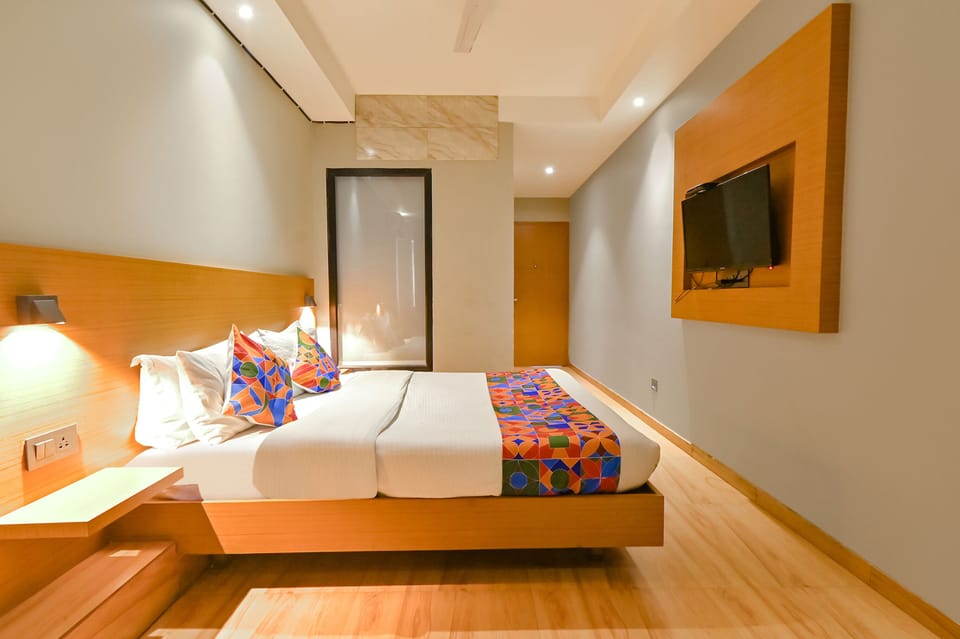 Egyptian cotton sheets, premium bedding, in-room safe, free WiFi